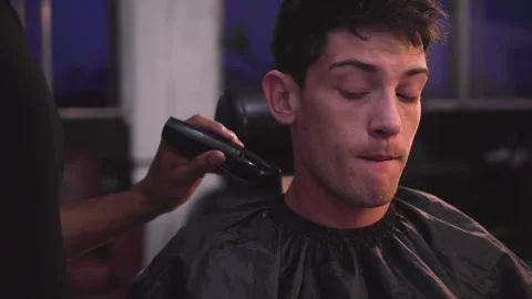 masqulin: Fucking Under The Barber's Light