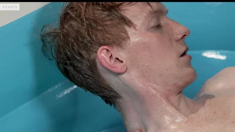 Naked Twinks Oil Up For a Wet Show