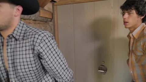 Str8ToGay: Johnny Rapid's First Glory Hole Encounter