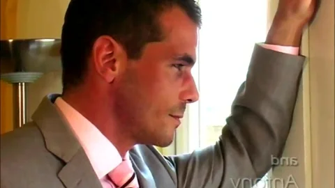 menatplay: Muscle Stud Takes His Payment in Kind