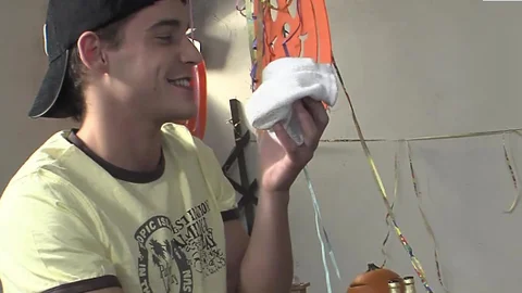 Skater Twinks Go Down For The Ultimate Throat Fuck
