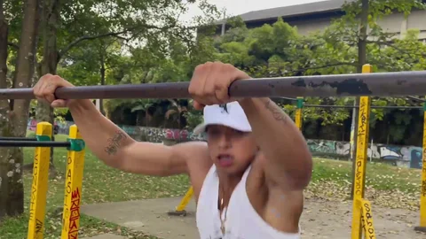EastBoys: Public Street Workout with Damond Brown