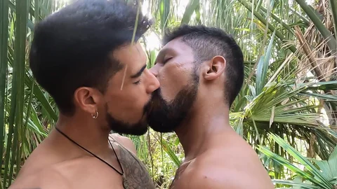 Str8 Chaser: Dark-haired top licks tight hole