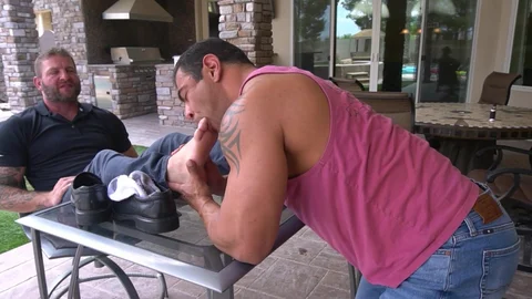 ManUpFilms: Draven Navarro Muscle Stud Feet Worshipping