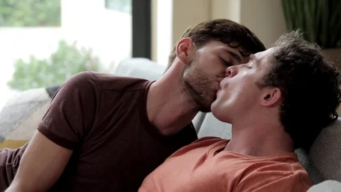 Beefy dude with a nice-looking peen chooses to bottom this time