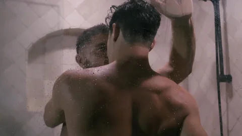 masqulin: Jack Andy Lures Taylor to a Shower Surprise