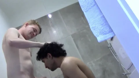 AmateursDoIt: Amateur gay couple doing it in the shower