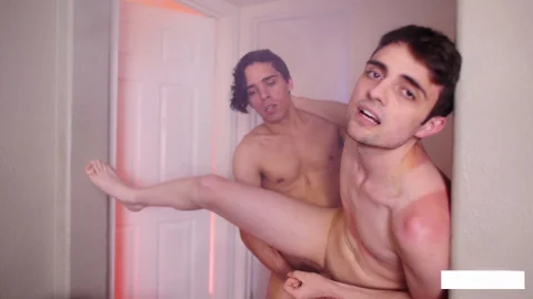 Southern Strokes: Undeniable Urge Unfurls for Twinks