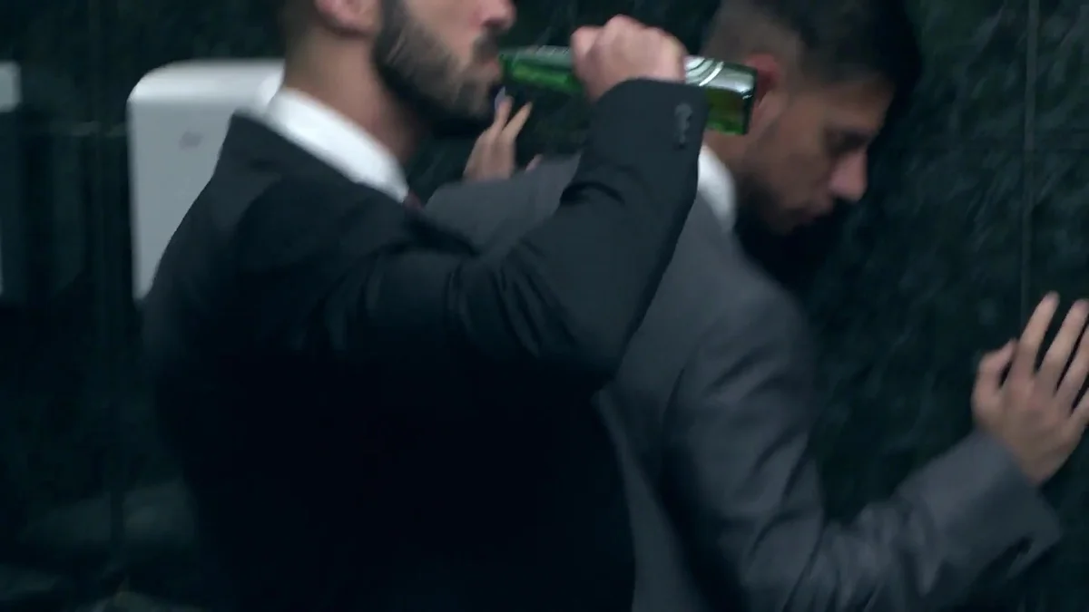 Menatplay: Xavi Duran Stroking in Urinal