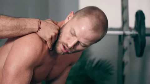 Cum Sharing as Bearded Top Finishes
