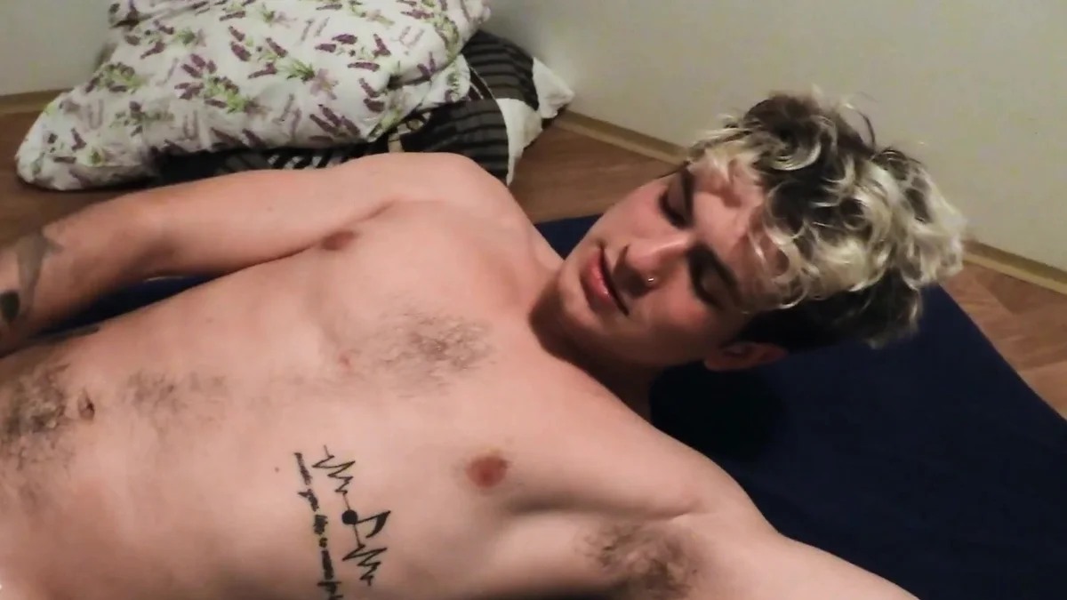 CzechHunter.com: Czech Amateur Str8 Dude Rides His First Dick