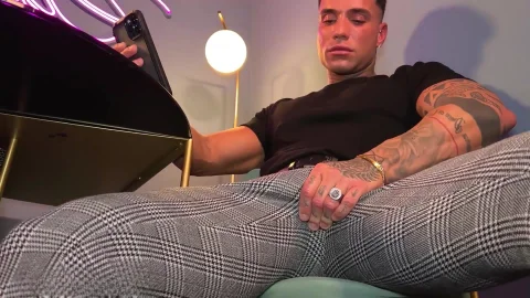 HotAFmen: Isaac's Online Horniness