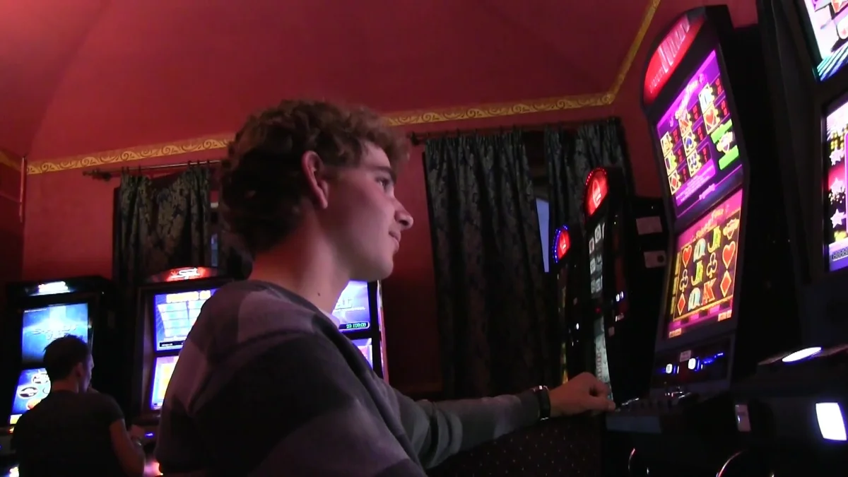 Czech Hunter: Peek-a-Boo Payouts: A Gay Escape