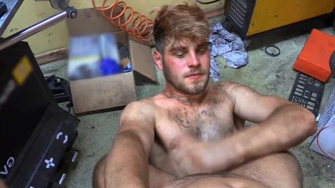 CzechHunter: Tight Anal Sex with Garage Mechanic