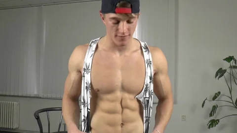 EastBoys: Muscle Flexing with Straight Amateur Larry Mccormick