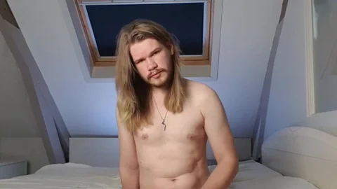 AlternaDudes: Sexy Dutch Skater Jacks Off In Bedroom