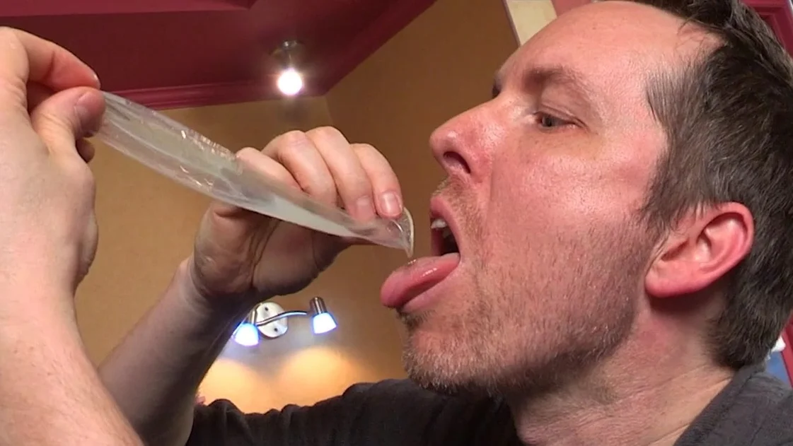 Dude is ready to swallow every little drop of that fresh cum