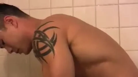 cumfu.com: How Peter Got Clean After His Steamy Workout