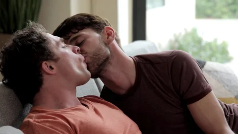 Beefy dude with a nice-looking peen chooses to bottom this time