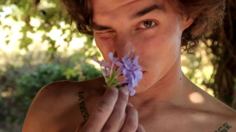 Muscular guy with a pretty face masturbates outdoors and it’s hot