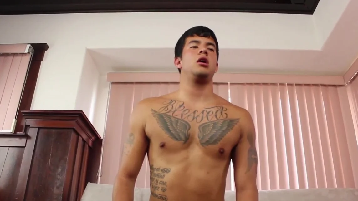 Cumfu.com: An Unexpected Visitor Leads to Steamy Gay Fun