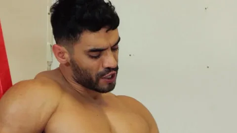 HotHouse: Arad Winwin Stuffs Dakota's Mouth Full