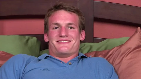 Solo: Deryck's Double Life: Secretively Gay?