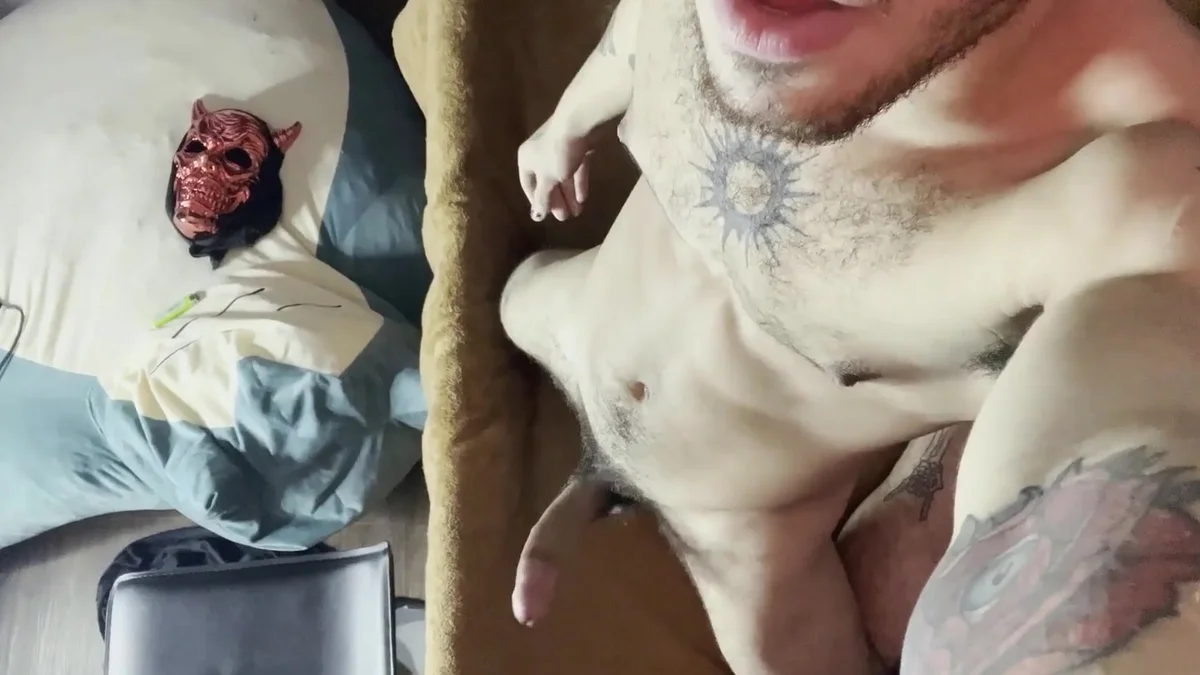 PitsAndPubes: Gay Hunk Malakai White Sniffs Armpits & Jerks Off!