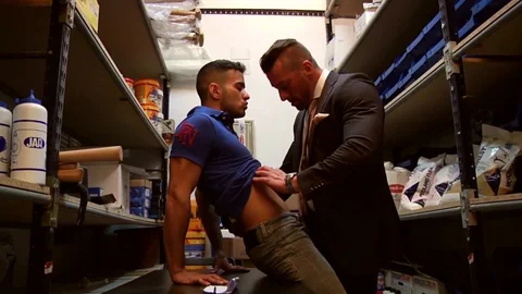 menatplay: Back Room Boy Exploits Delivery Guy