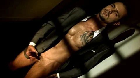 menatplay: A Deeper Look at L'Homme Dans L'Ombre