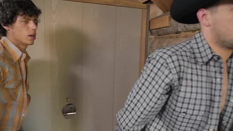 Str8ToGay: Johnny Rapid's First Glory Hole Encounter