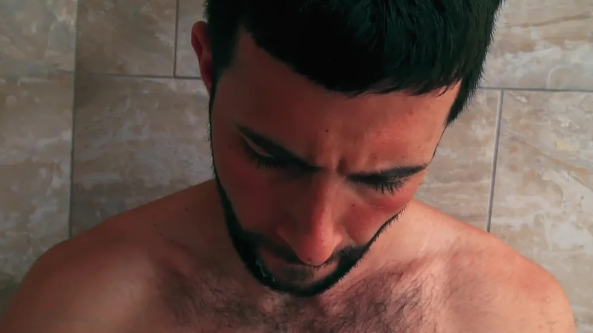 Str8 Chaser: Beardy Hunk Gets Fucked by Stranger After Girlfriend Kicks Him Out