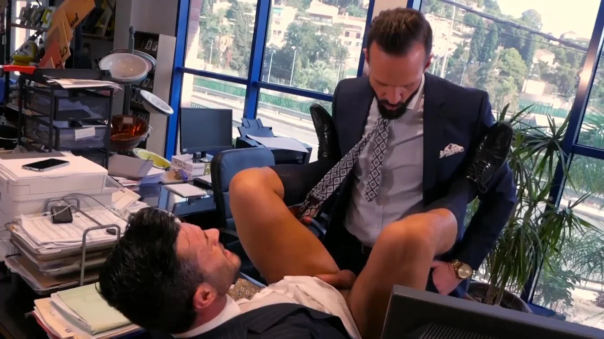 Menatplay: Battling Accountants Get Messy